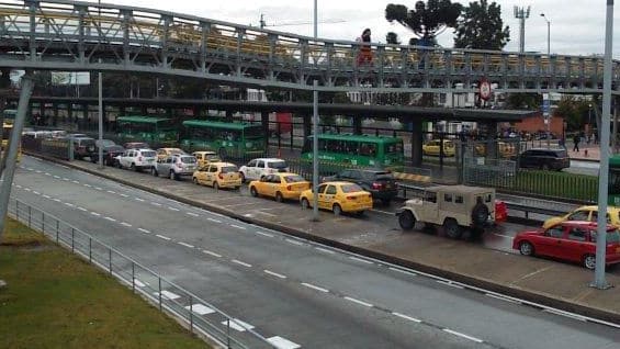 Así se encuentra la vía. Foto: @AerocivilCol