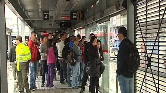 La Policía de Transmilenio ha efectuado en el año 570 personas por riñas y malos comportamientos. Foto: Noticias RCN