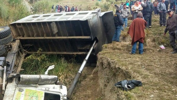Las autoridades cuestionan que las personas viajaran en un camión, sin medidas de seguridad. Foto: EFE.