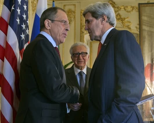 El ministro ruso de Asuntos Exteriores, Serguei Lavrov y el secretario de Estado de EE.UU., John Kerry. Foto: AFP