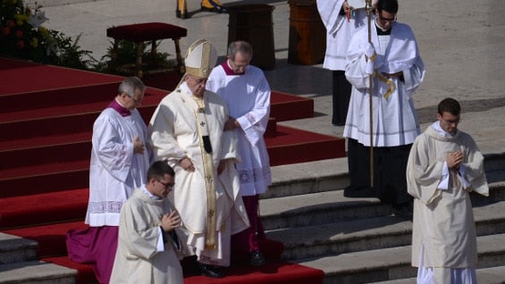 Papa Francisco durante ceremonia de canonización. Foto: AFP.