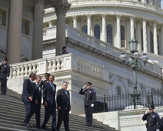 La votación de 378 a favor y 34 en contra apoya el paquete de ayudas ya aprobado por el Senado. Foto: AFP
