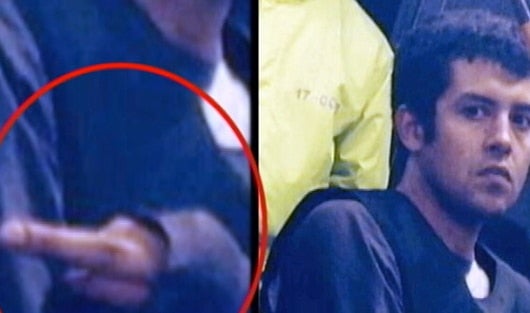 Jonathan Vega hizo varios gestos groseros durante la audiencia.