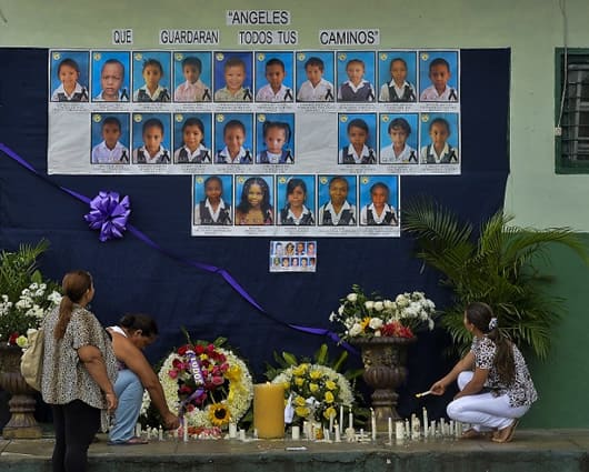 31 niños murieron incinerados en el bus y dos más fallecieron días después. Foto: AFP