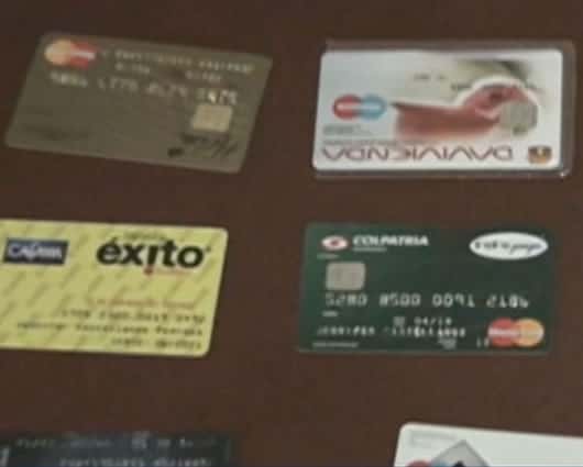 A los capturados se les encontraron varias tarjetas de crédito. Foto: Noticias RCN