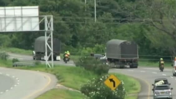 Unos 350 uniformados custodian a los transportadores decidieron salir a trabajar. Foto Noticias RCN