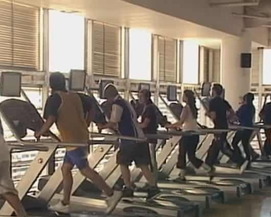 Se debe practicar ejercicio 20 minutos diarios, cuatro días a la semana.