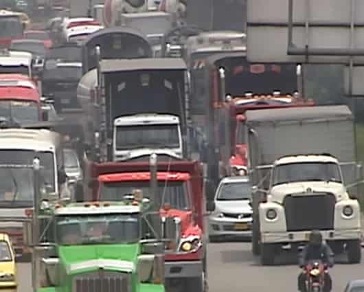 El decreto establece restricción de circulación a vehículos con capacidad superior a siete toneladas.