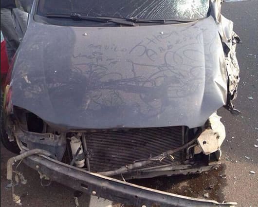 El artista se movilizaba en compañía de su padre y manager, quien también sufrió lesiones.