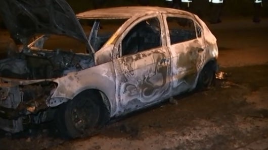 El carro quemado en la calle 170.