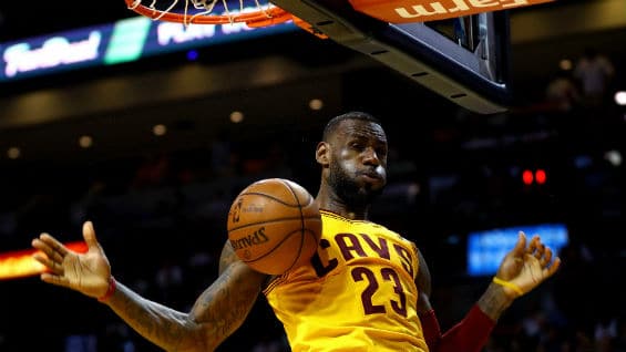El alero estelar de los Cavaliers de Cleveland, LeBron James. Foto Agencia AFP