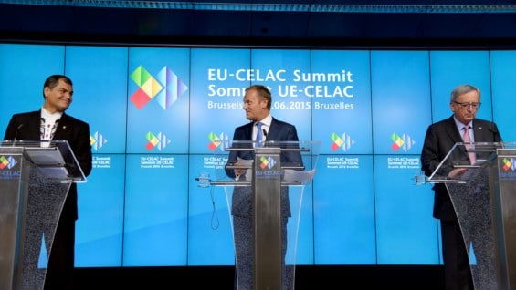 Rafael Correa, Donald Tusk y Juan-Claude Juncker. Foto: AFP