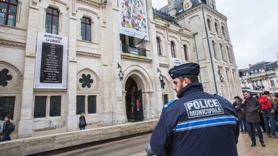 Los ataques conmovieron a Francia, donde se realizaron numerosos actos de homenaje a las víctimas. Foto AFP