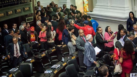Chavismo abandona instalación del Parlamento por "violación del reglamento". Foto: EFE