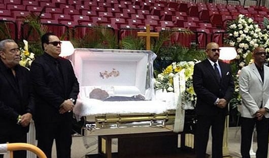 Funeral de Cheo Feliciano acompañado de grandes figuras de la salsa. Foto: @OscarDLeon