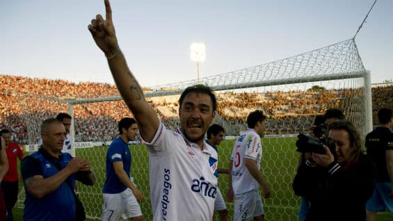 Su despedida se organiza bajo el título "Chino, leyenda nacional", un juego de palabras que alude a su exitoso paso por el fútbol local con Nacional, el equipo de sus amores. Foto Noticias RCN