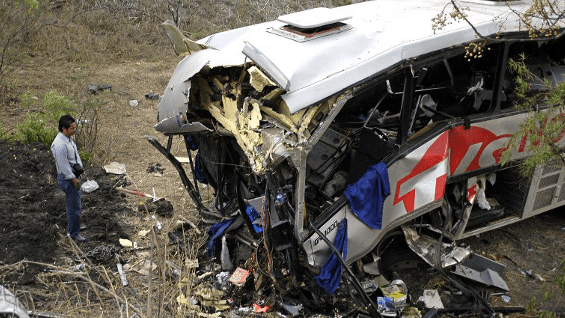 Seis muertos y 37 heridos en choque de autobús y camión en Chile ...