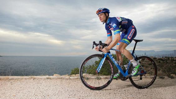 El fallecido ciclista belga Antoine Demoitié durante un entrenamiento en Benidorm, España. Foto Agencia EFE