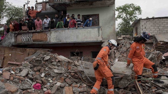 Los organismos de socorro siguen en las labores de búsqueda de sobrevivientes. Foto: EFE.