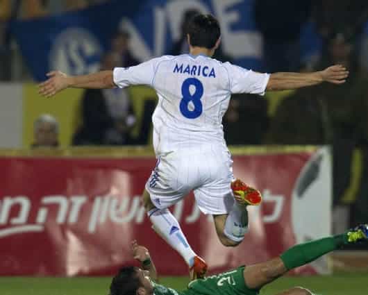 Ciprian Marica tuvo su apellido en la camiseta del Schalke 04. Foto: AFP
