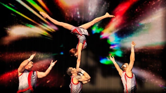 El Circo del Sol, con espectáculos como Saltimbanco, Alegría o Varekai, viene deslumbrando al mundo por su poesía, destreza física, precisión coreográfica y deslumbrante vestuario y maquillajes. Foto: AFP.