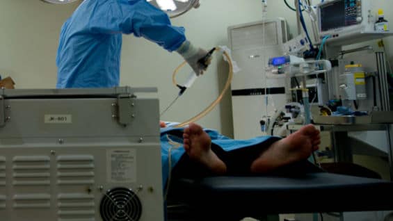 Cirugía estética. Foto: Ed Jones/AFP