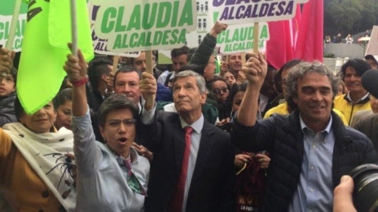 Claudia López y reconocidos líderes políticos.