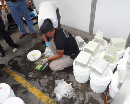 En el operativo las autoridades capturaron a dos personas. Foto: AFP.