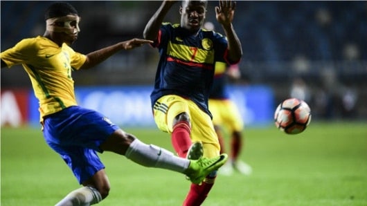 Colombia, urgido por lograr matemáticamente su pase al Mundial, salió de los vestidores con toda la agresividad posible para acorralar a Brasil, pero sus esfuerzos fueron muy desordenados. Foto: AFP