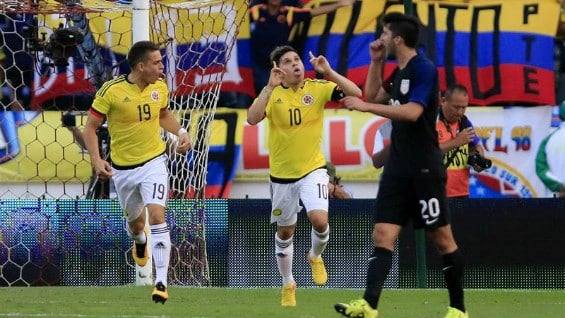 Juan Fernando Quintero celebra su gol ante EE.UU. durante su partido de ida por el repechaje para los Juegos Olímpicos Río-2016. Foto: EFE.