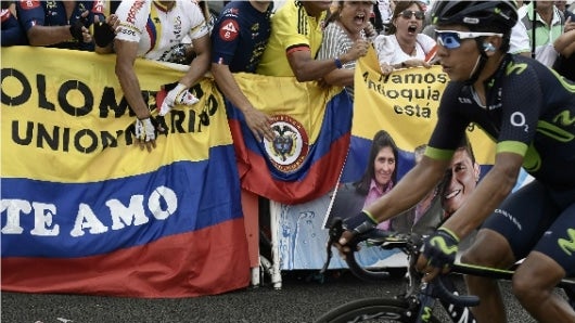 El Tour llega a las montañas de los Alpes el miércoles y el jueves, donde puede haber cambios en la general. Los colombianos metidos en la pelea. Foto: Jeff PACHOUD / AFP