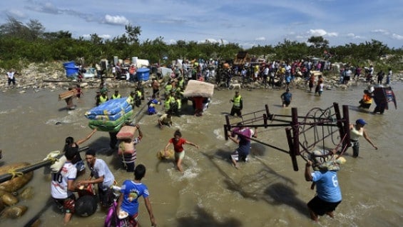 La CIDH también denunció las dificultades que sufren los colombianos que tuvieron que regresar al país. Foto: AFP.
