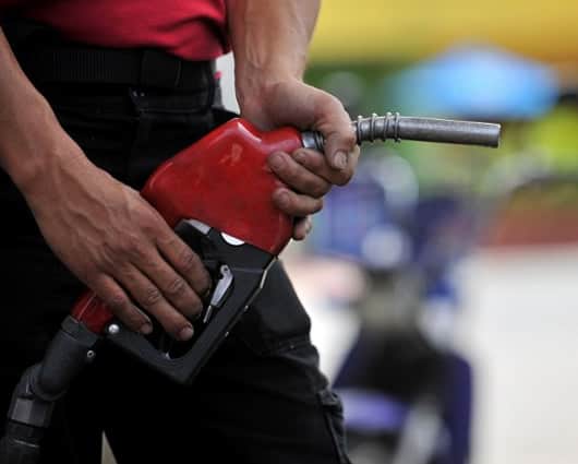 Los científicos transformaron monóxido de carbono en etanol líquido. Foto: AFP