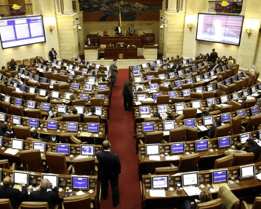 Los congresistas cobran sin ir a trabajar. Foto: Oficial.