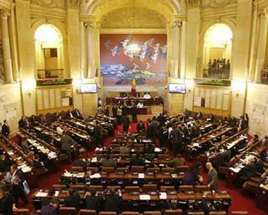 El proyecto busca eliminar la reelección y a cambio, ampliar el periodo de mandato. Foto: Archivo