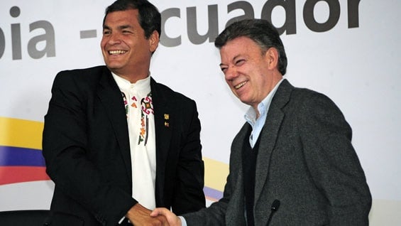 Juan Manuel Santos y Rafael Correa después de la segunda reunión anual del gabinete binacional en Ipiales. Foto: AFP.