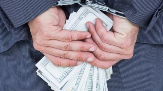 Santos aseguró que los capturados son una parte del grupo dedicado a desfalcar al Estado / AFP