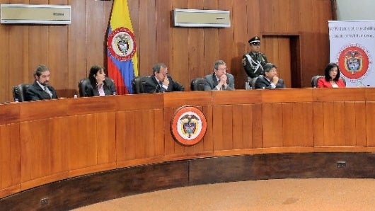 'Fast Track' sí pero con refrendación, dice ponencia en la Corte Constitucional 'Fast Track' sí pero con refrendación, dice ponencia en la Corte Constitucional