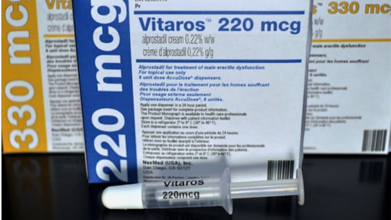 Una gota de la crema debe aplicarse en el meato urinario.