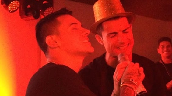 Kevin Roldán y Cristiano Ronaldo durante la fiesta de cumpleaños del 'crack' portugués.