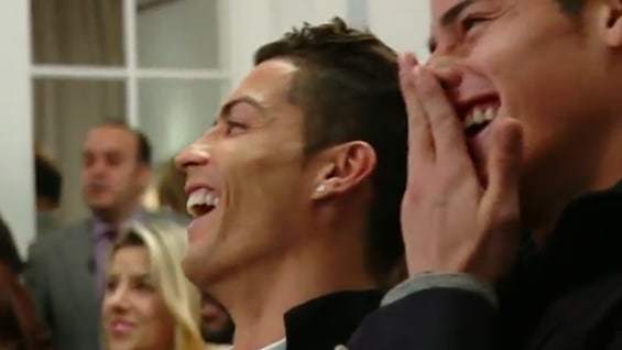 Cristiano y James sufrieron un ataque de risa por el grito que hizo el luso en la gala del Balón de Oro.
