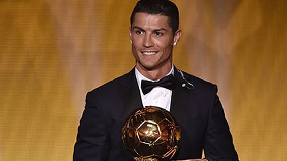 Cristiano Ronaldo, galardonado este lunes por tercera vez con el Balón de Oro de la FIFA. Foto: AFP