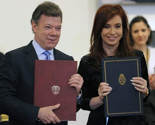 Presidente Santos junto a Cristina Fernández durante su visita oficial a Argentina en 2011. Foto: AFP.