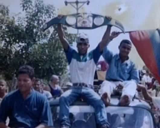 Mientras espera la pensión, debe manejar mototaxi, para no aguantar hambre.