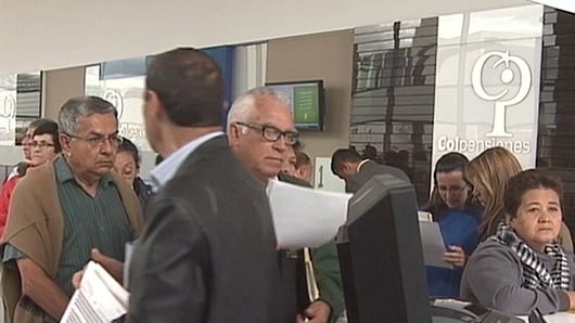 Actualmente aún existen 54.000 personas que esperan que el trámite de su pensión se resuelva. Foto: Noticias RCN