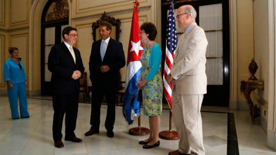 Reunión del ministro de Exteriores de Cuba y senadores estadounidenses. Foto: AFP