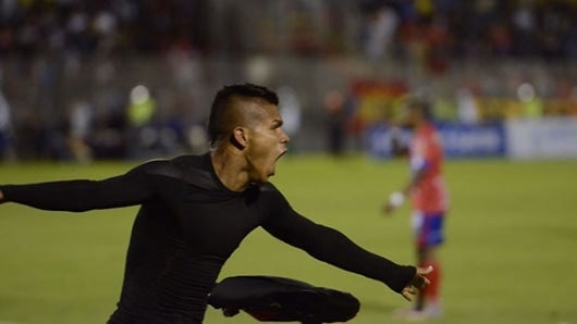 El jugador de América de Cali Juan Camilo Hernández celebra el gol que le dio la clasificación a su equipo a semifinales de la Liga Águila. Foto América de Cali