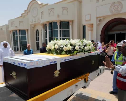 El cuerpo de Benítez es trasladado al avión que lo llevará de regreso a Ecuador. Foto:AFP