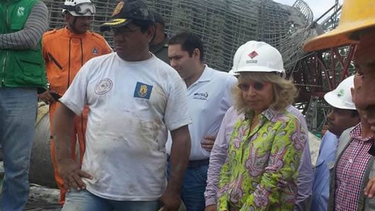 La ministra de Transporte, Cecilia Álvarez, llegó a la zona para evaluar los daños tras el colapso. Foto: @CeciAlvarezC