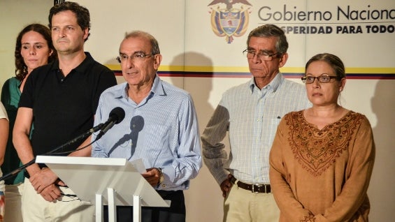 La reunión cuenta con la presencia de los cuatro expertos internacionales. Foto: AFP